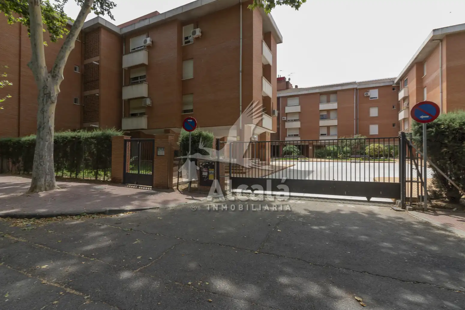 Aparcament de Pis en venda en Alcalá de Henares amb Aire condicionat, Calefacció i Moblat