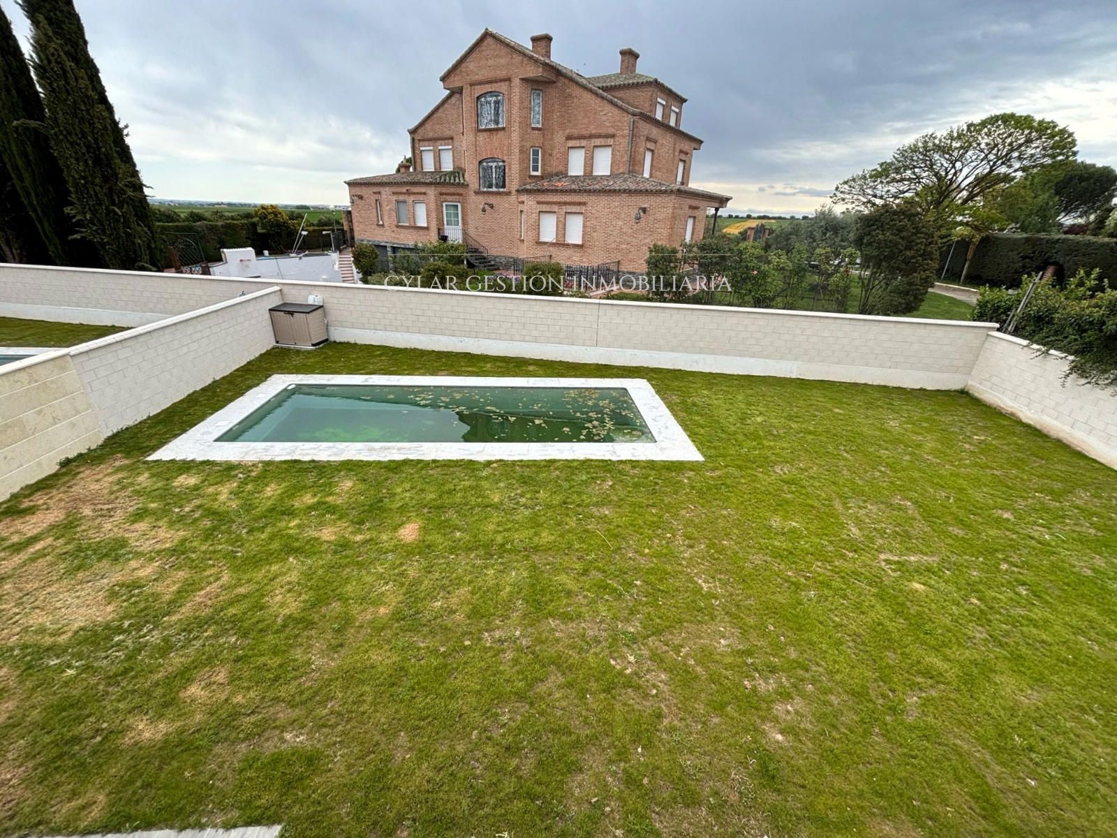 Swimming pool of Single-family semi-detached for sale in Santa Marta de Tormes  with Air Conditioner, Heating and Parquet flooring