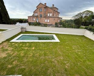 Piscina de Casa adosada en venda en Santa Marta de Tormes amb Aire condicionat, Calefacció i Parquet