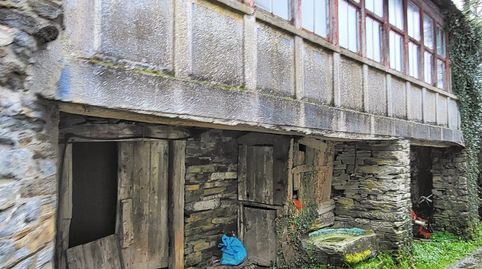 Casa con fincas anexas en entorno envidiable.