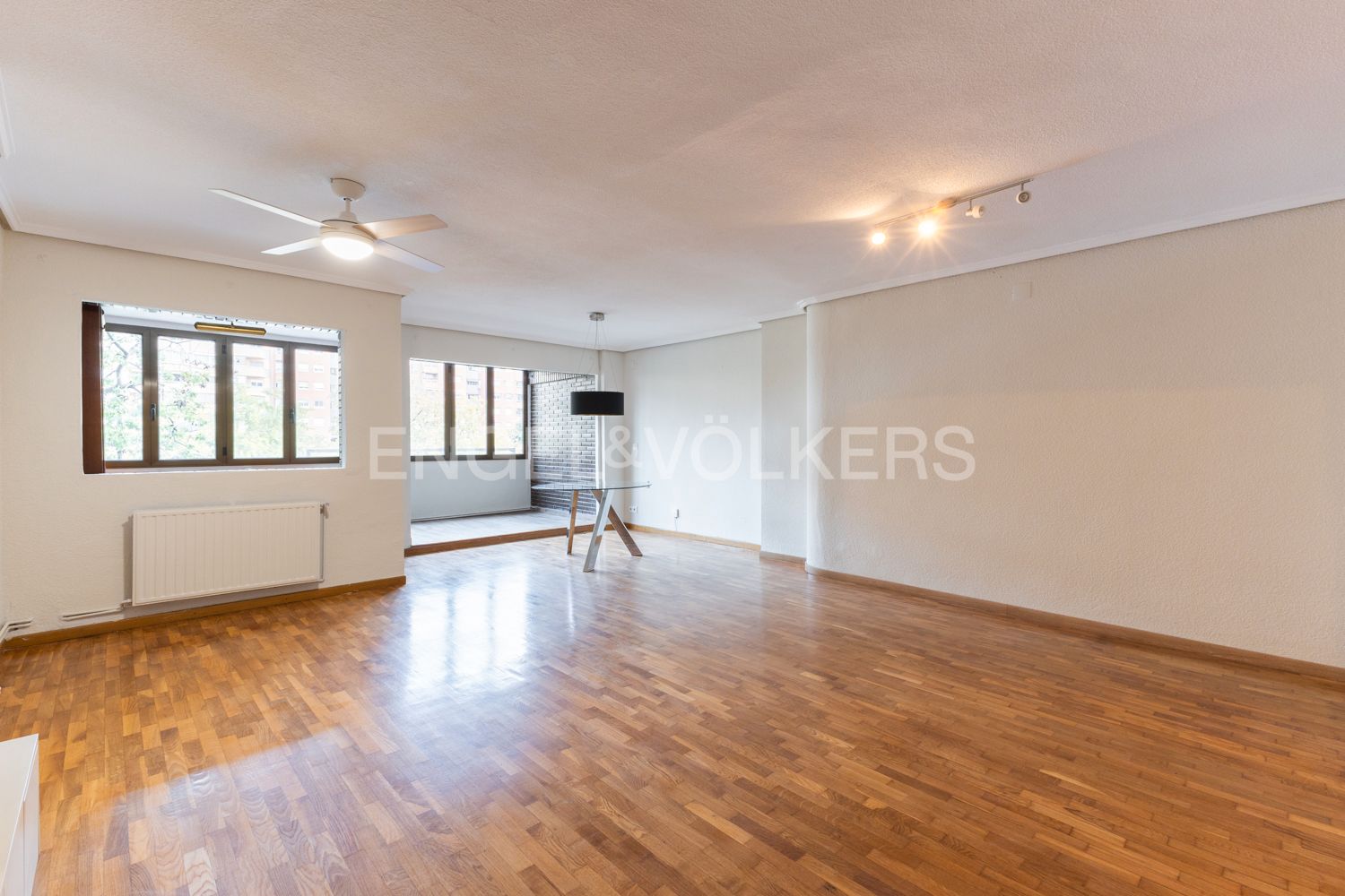 Sala d'estar de Apartament de lloguer en  Valencia Capital amb Calefacció i Parquet