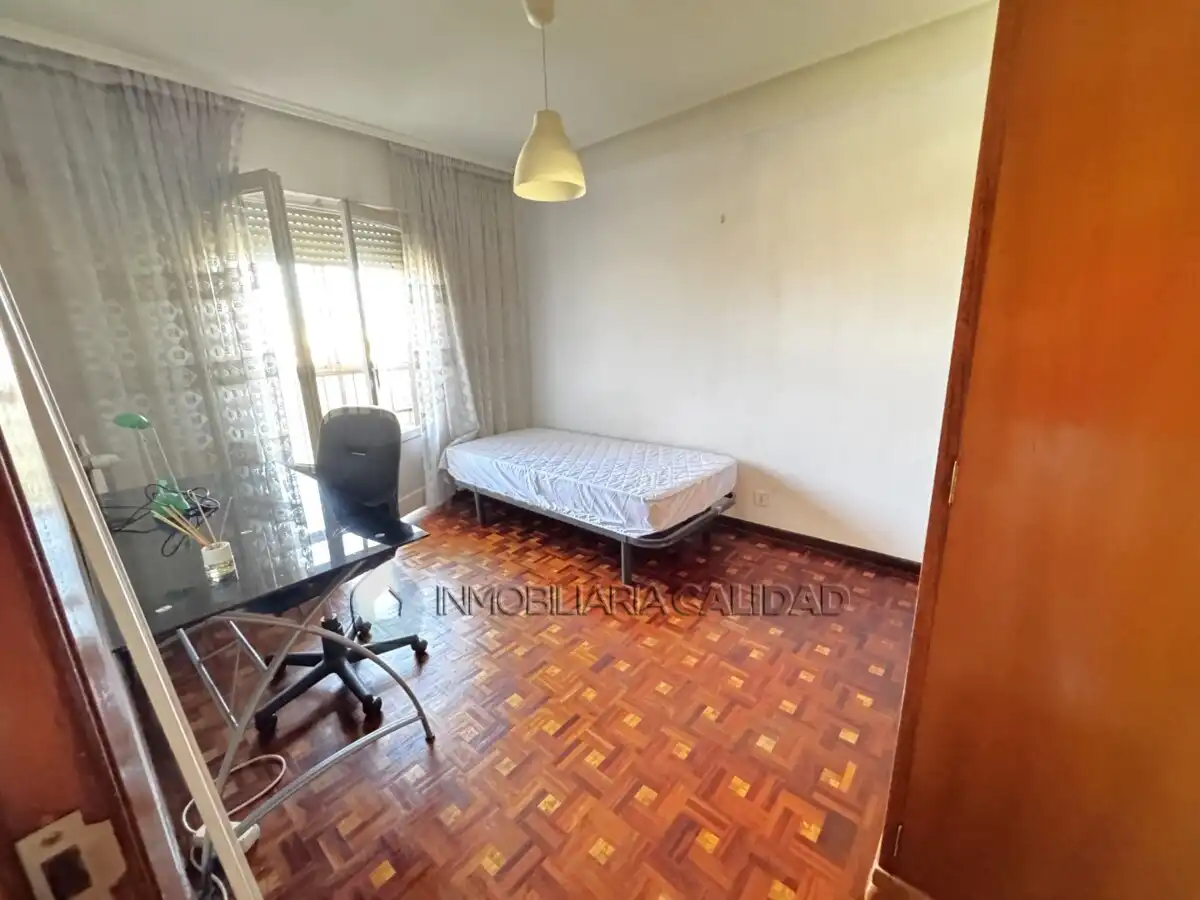 Bedroom of Flat for rent in Burgos  with Heating, Terrace and Furnished