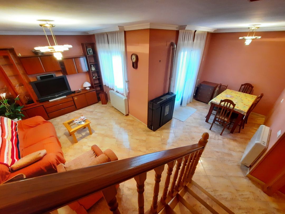 Living room of Single-family semi-detached for sale in Escalona  with Heating
