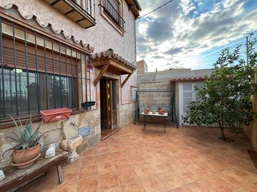 Maison mitoyenne avec balcon à vendre à Cueva de Menga