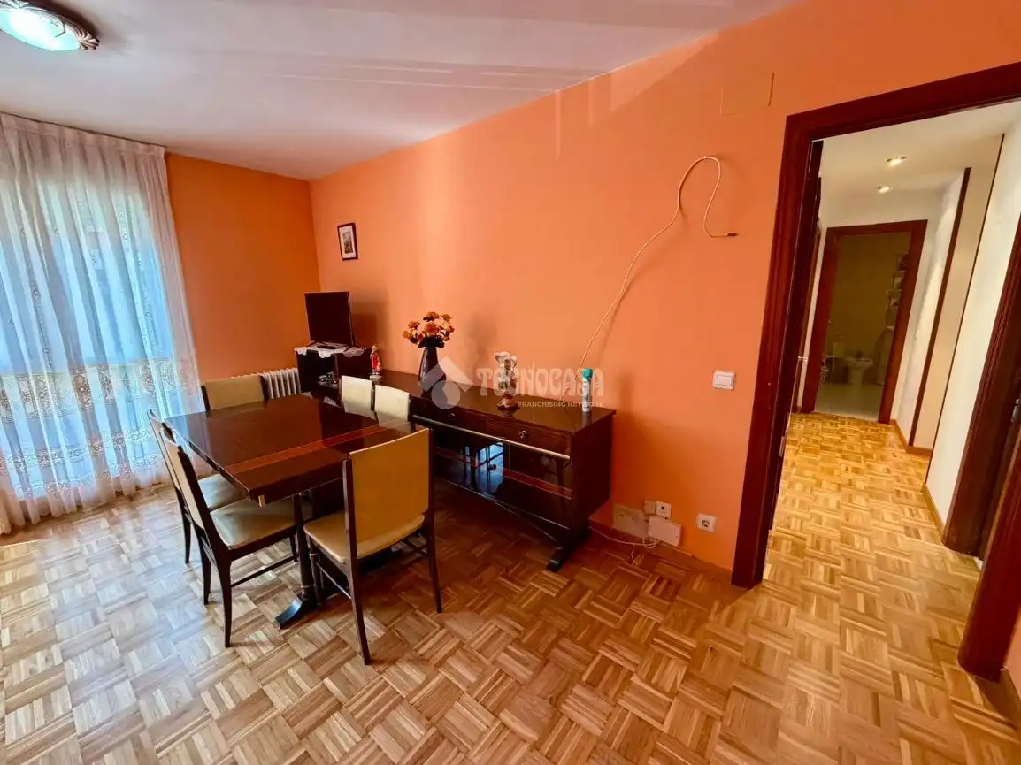 Comedor de Piso en venta en León Capital  con Calefacción, Parquet y Trastero