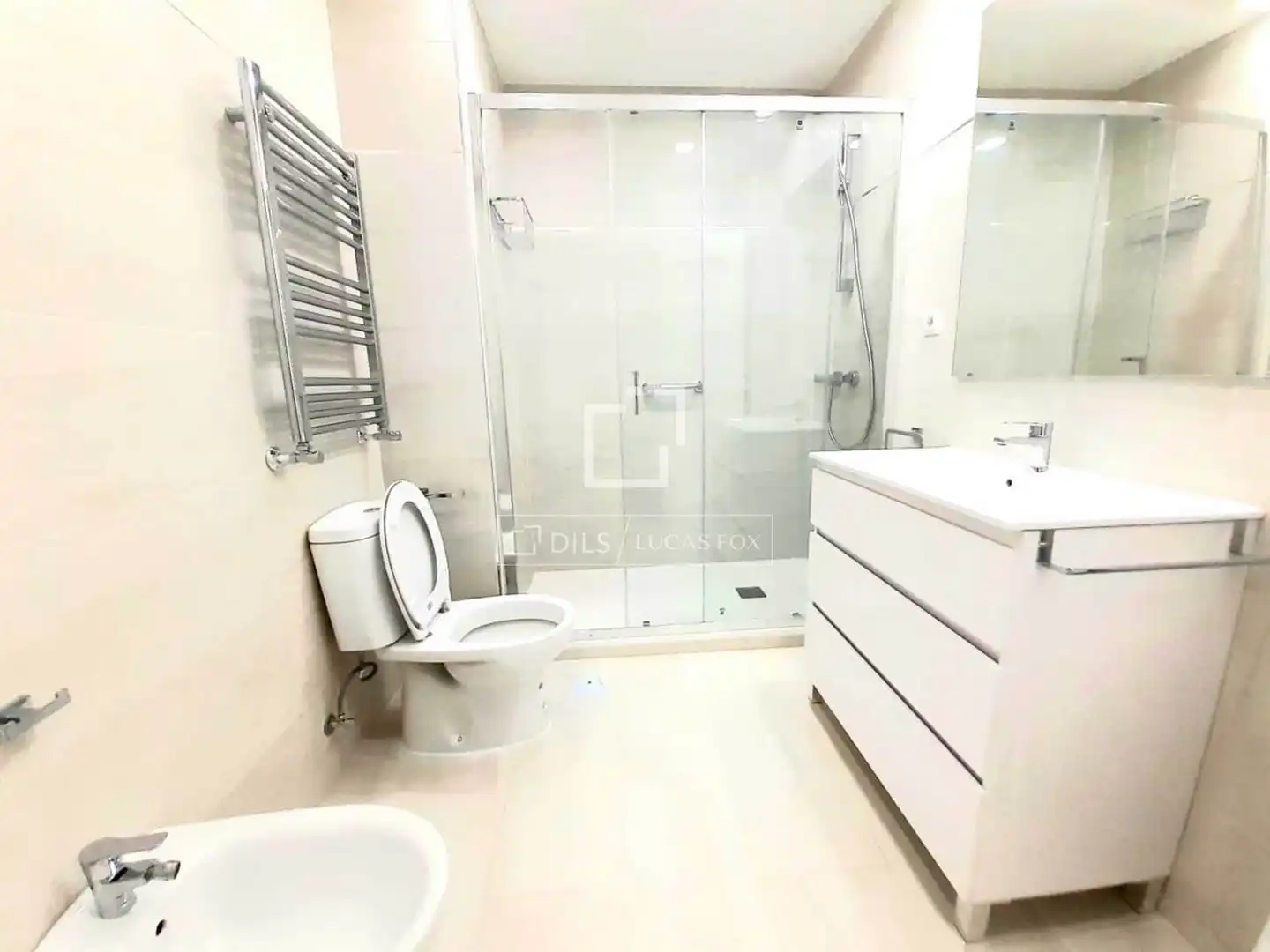 Bathroom of Flat for rent in Madrid  with Air Conditioner, Heating and Private garden