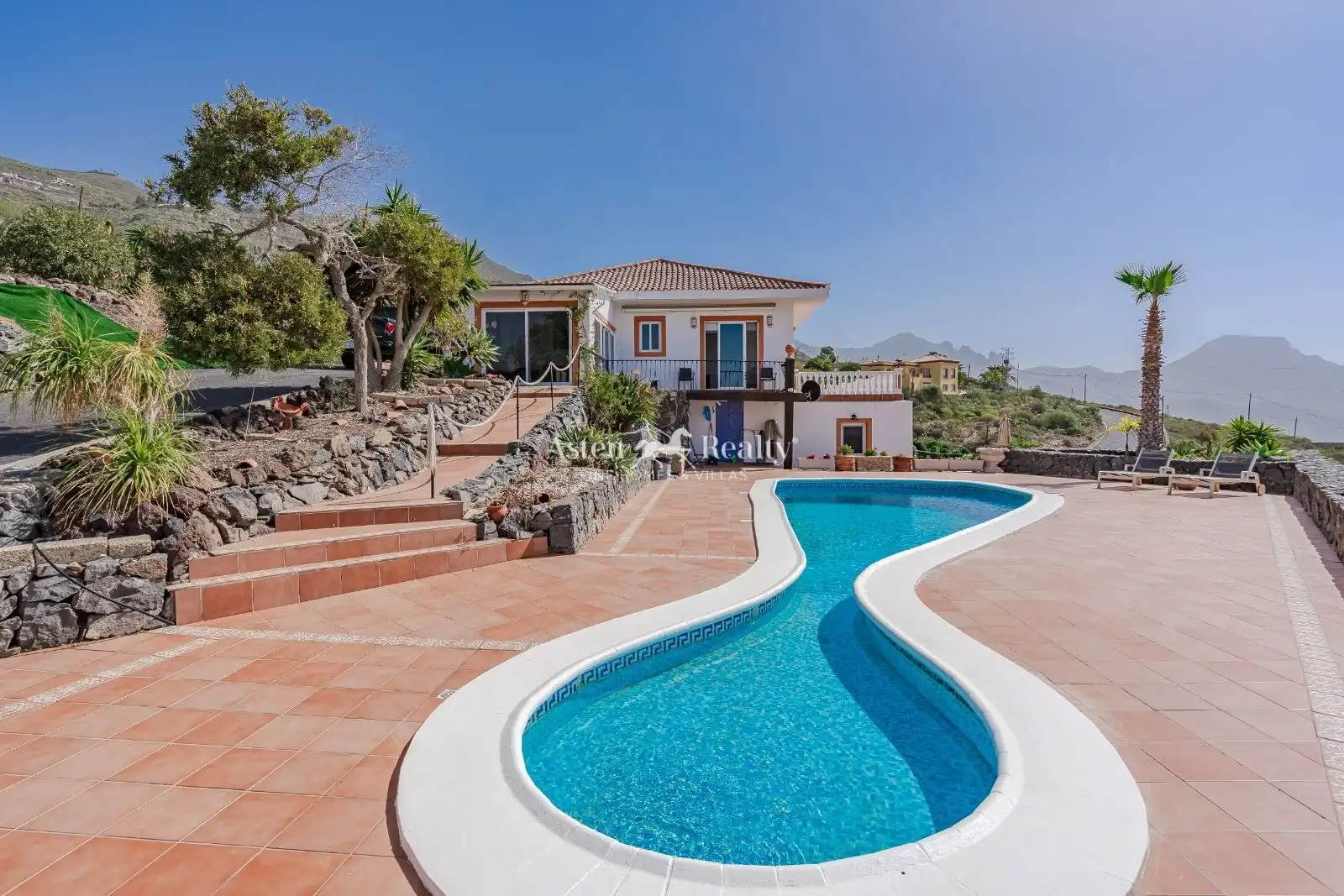 Vista exterior de Casa o chalet en venta en Adeje con Aire acondicionado, Terraza y Piscina