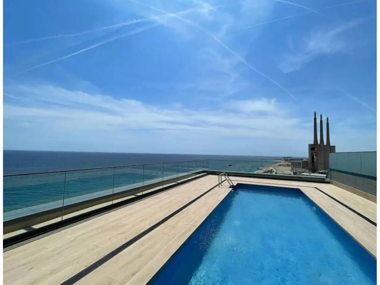 Piscina de Dúplex en venta en Badalona con Terraza, Trastero y Balcón
