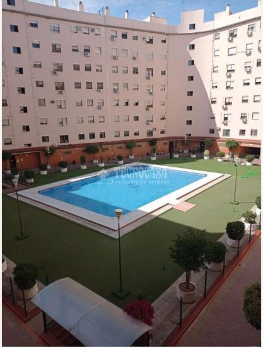 Piscina de Piso de alquiler en  Sevilla Capital