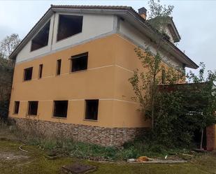 Vista exterior de Apartament en venda en Vega de Infanzones amb Terrassa i Balcó