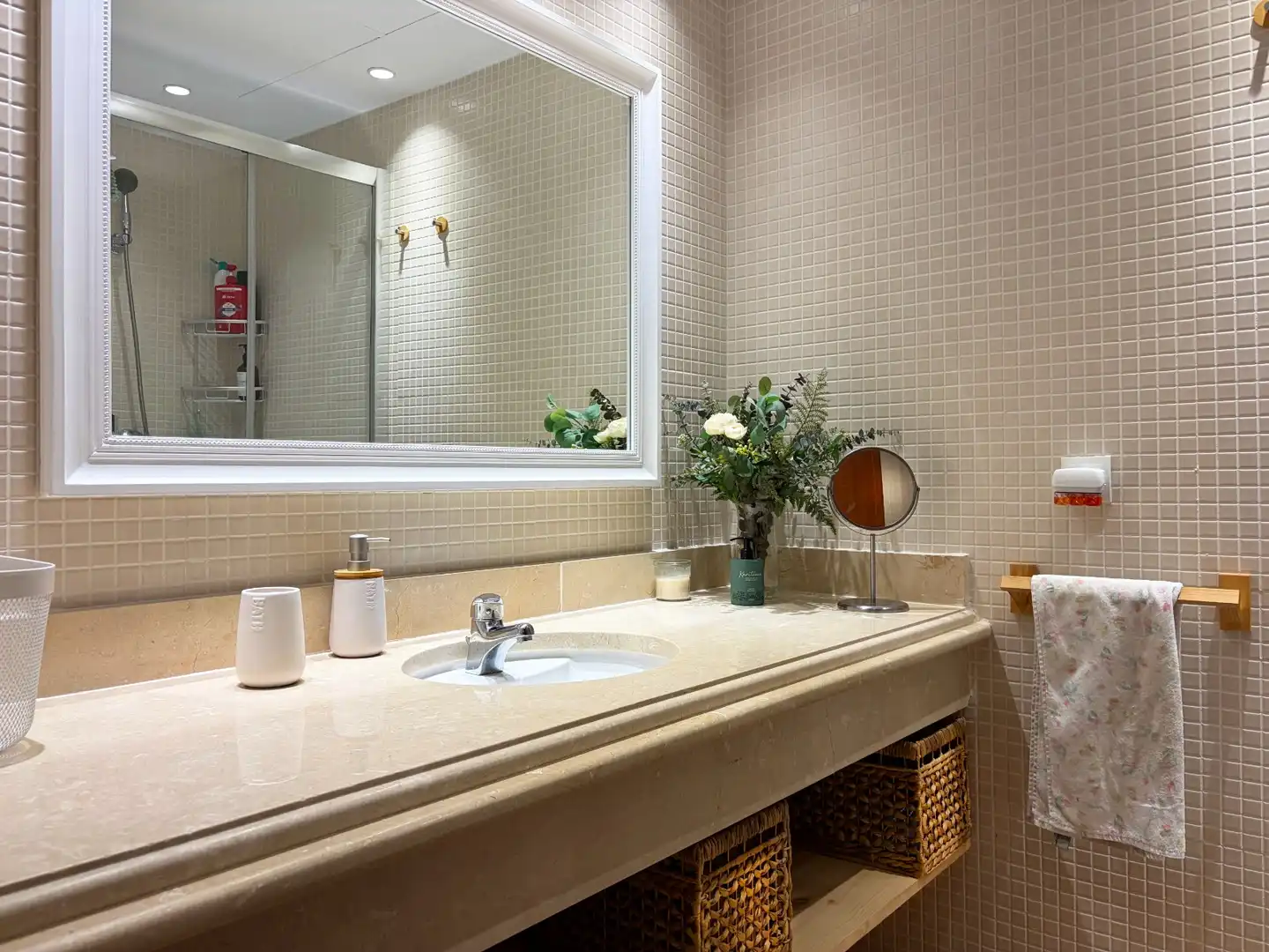 Badezimmer von Wohnung zum Verkauf in Estepona mit Klimaanlage, Terrasse und Abstellraum
