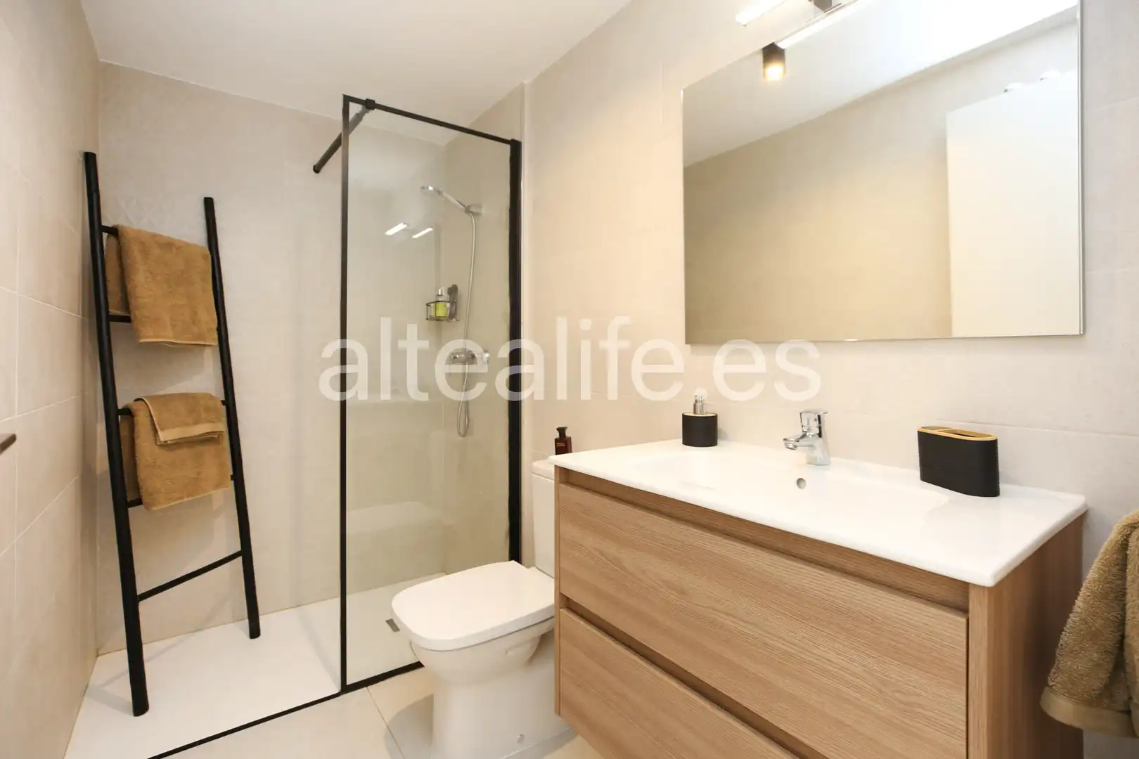 Bathroom of Apartments for rent in Altea  with Air Conditioner, Furnished and Oven