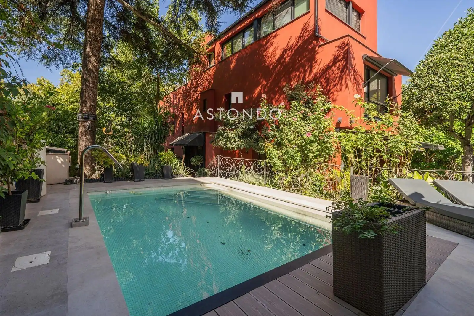 Villa avec piscine à vendre à Ciudad Lineal