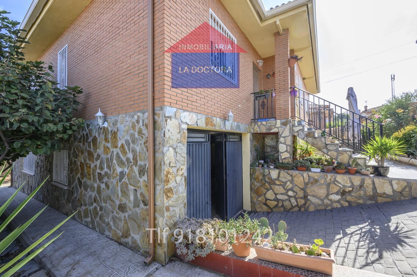 Vista exterior de Casa o xalet en venda en Méntrida amb Calefacció, Terrassa i Piscina