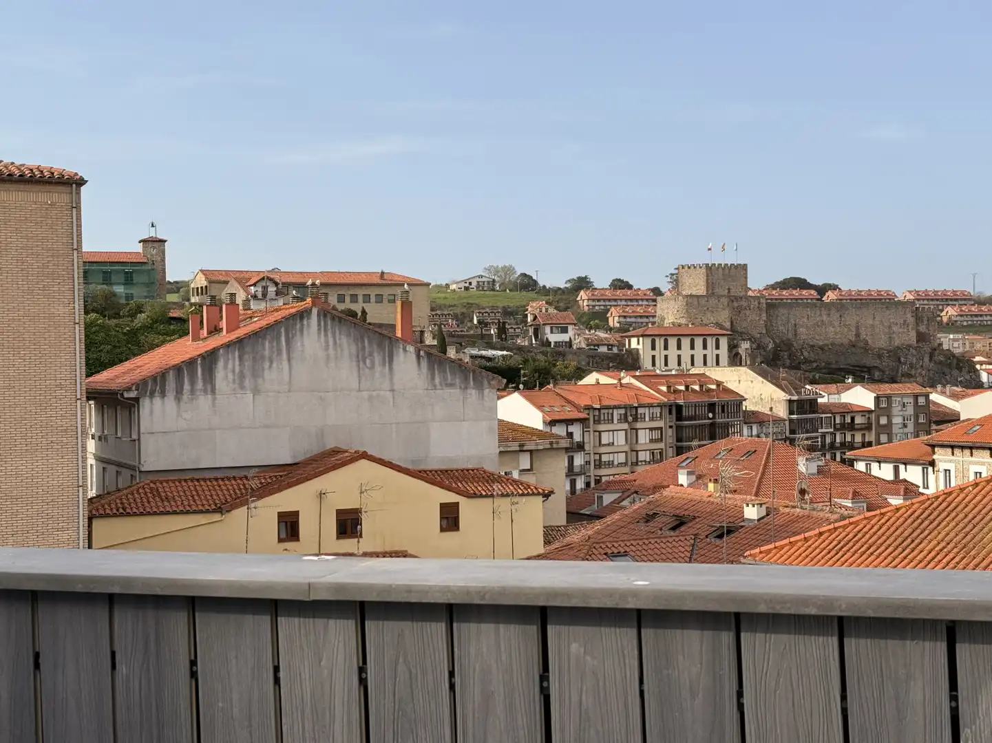 Vista exterior de Piso en venta en San Vicente de la Barquera con Calefacción y Terraza