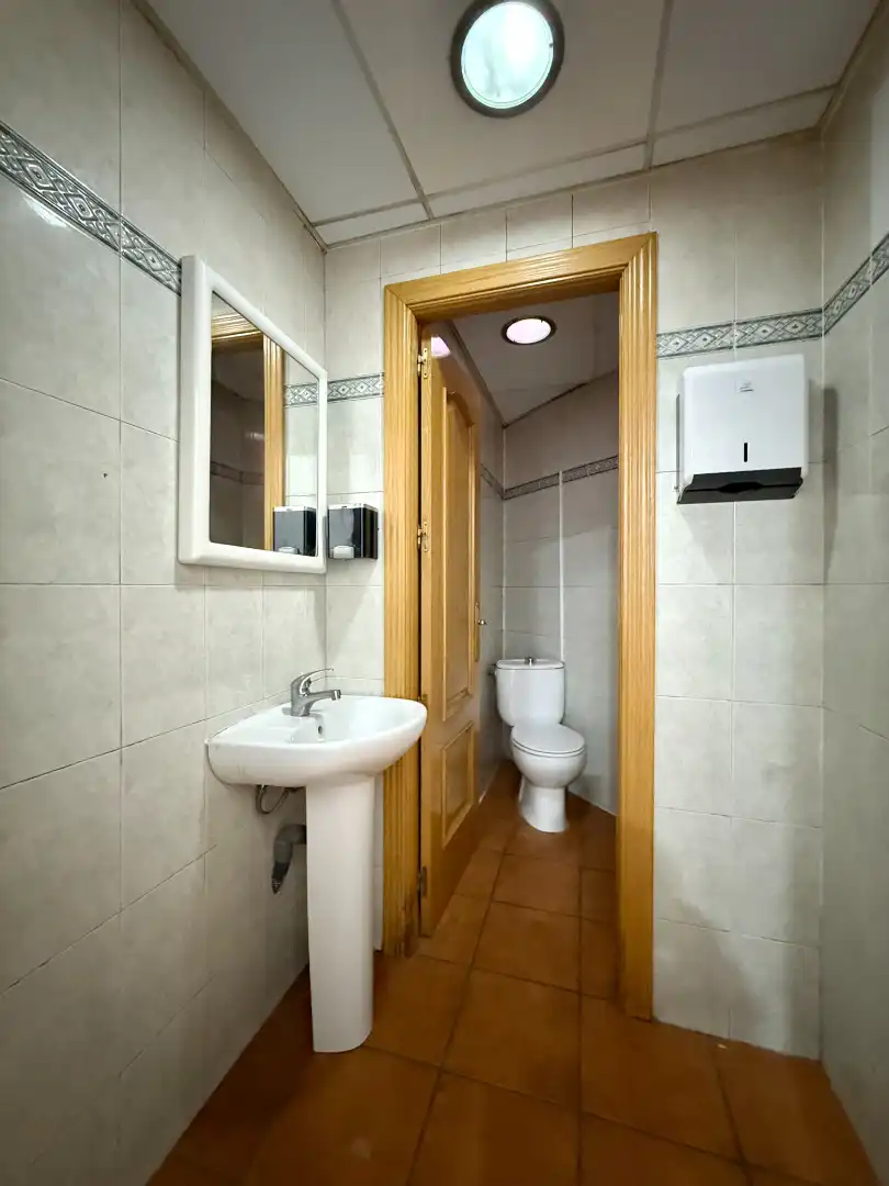 Baño de Local de alquiler en Valdemoro con Aire acondicionado, Terraza y Amueblado