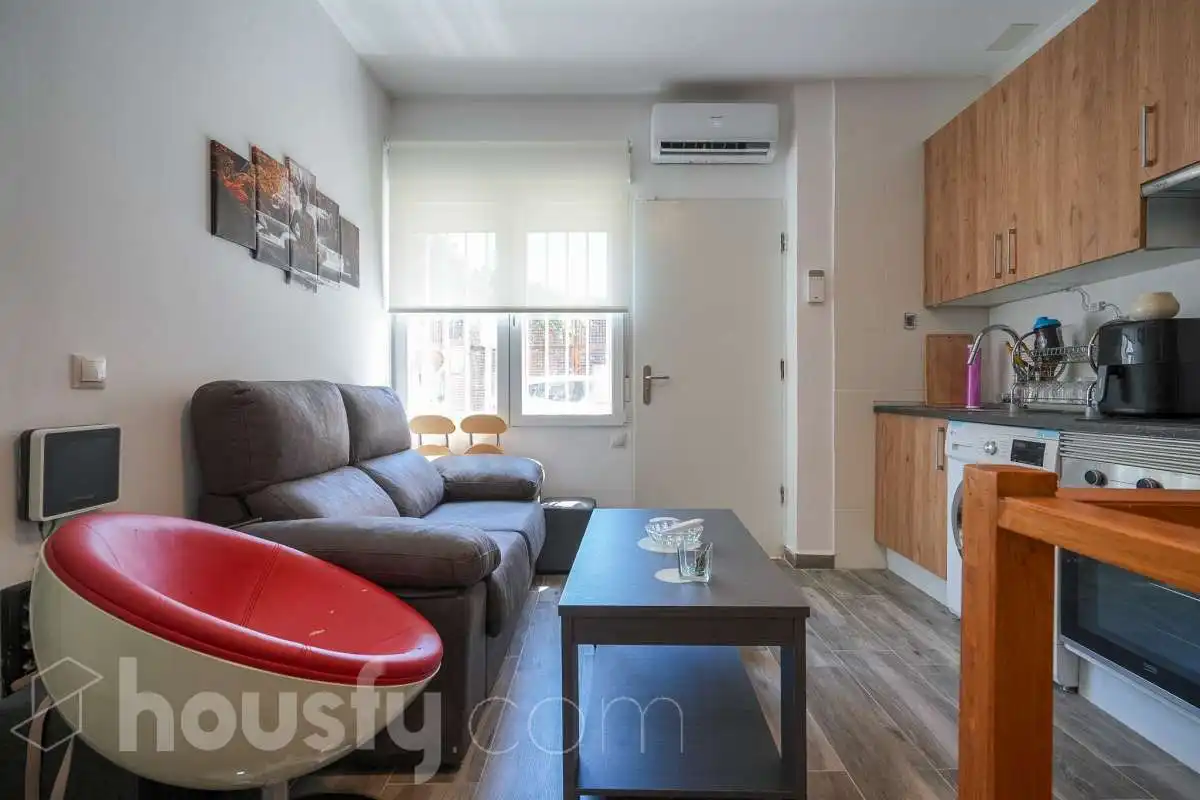 Living room of Flat for sale in Madrid  with Air Conditioner, Storage room and Furnished