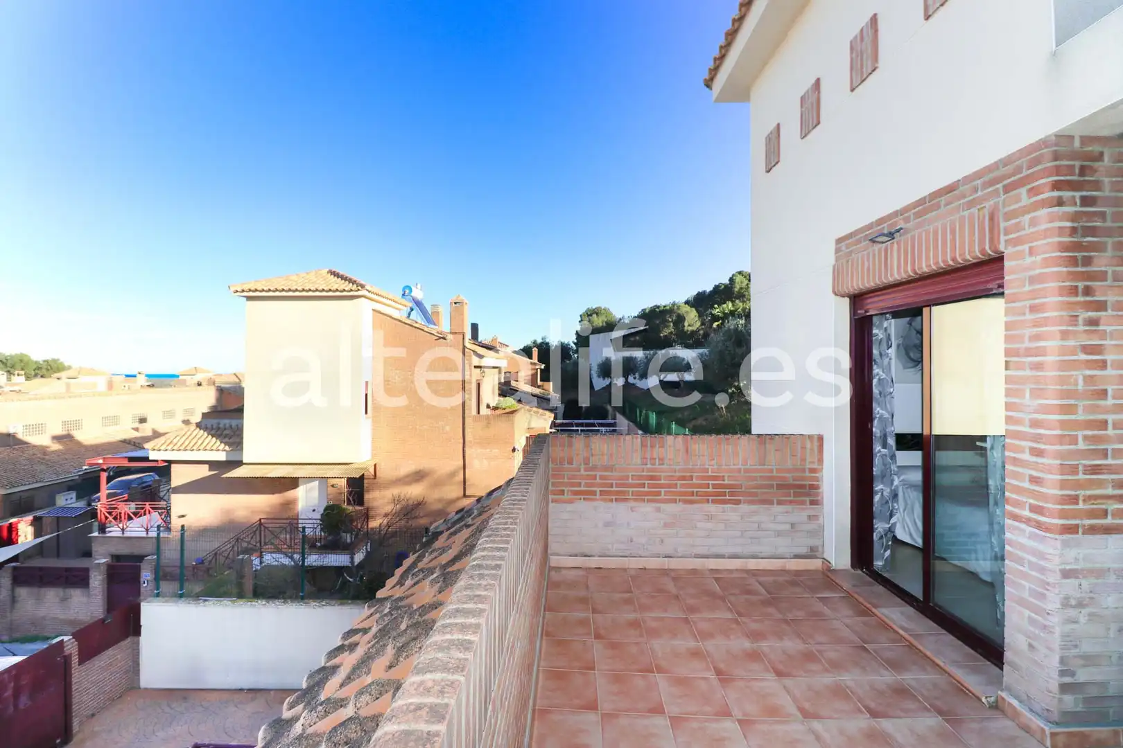 Vista exterior de Casa adosada en venta en La Nucia con Calefacción, Terraza y Piscina comunitaria