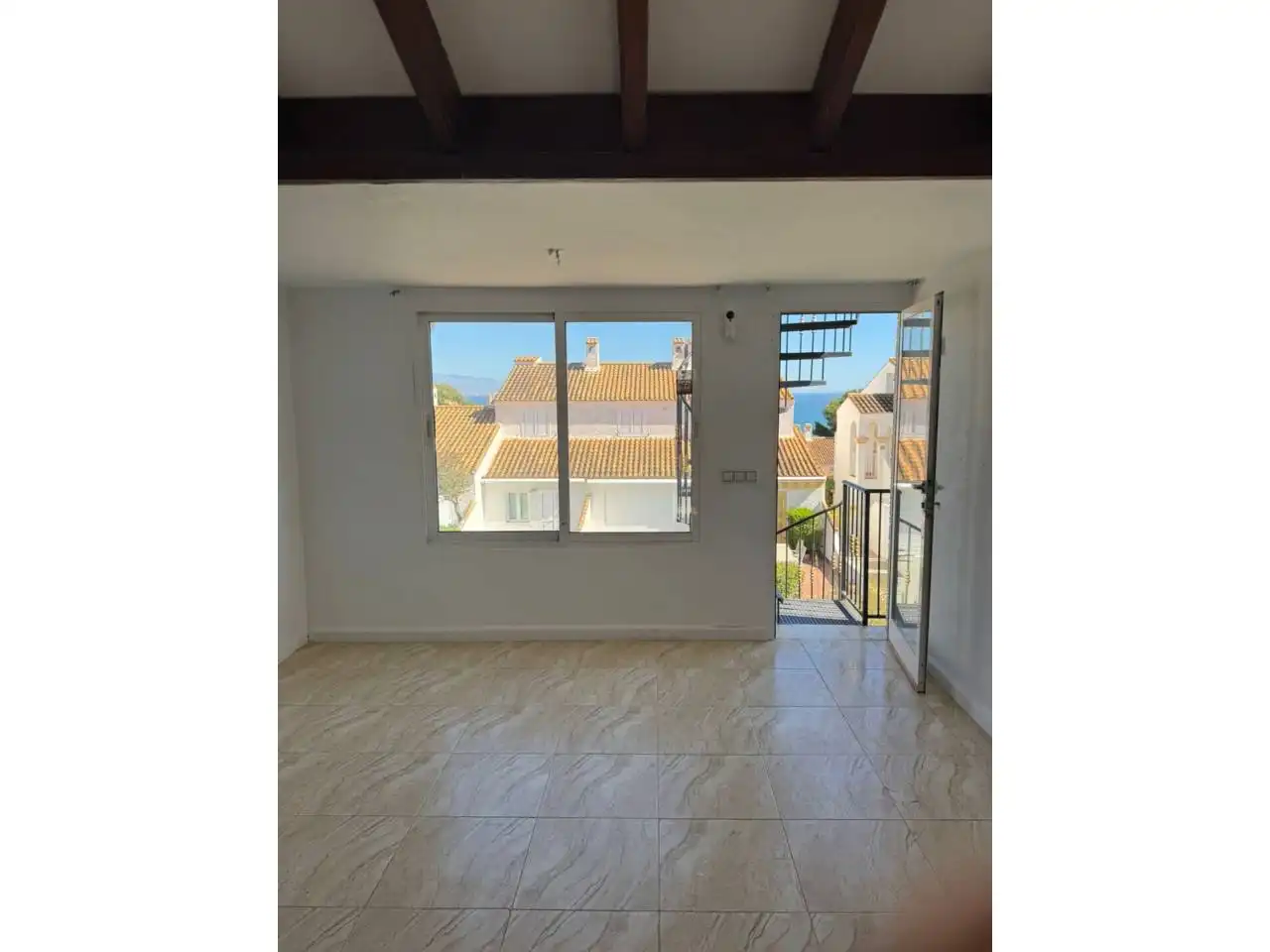 Außenansicht von Wohnung zum Verkauf in Santa Pola mit Klimaanlage, Terrasse und Gemeinschaftspool
