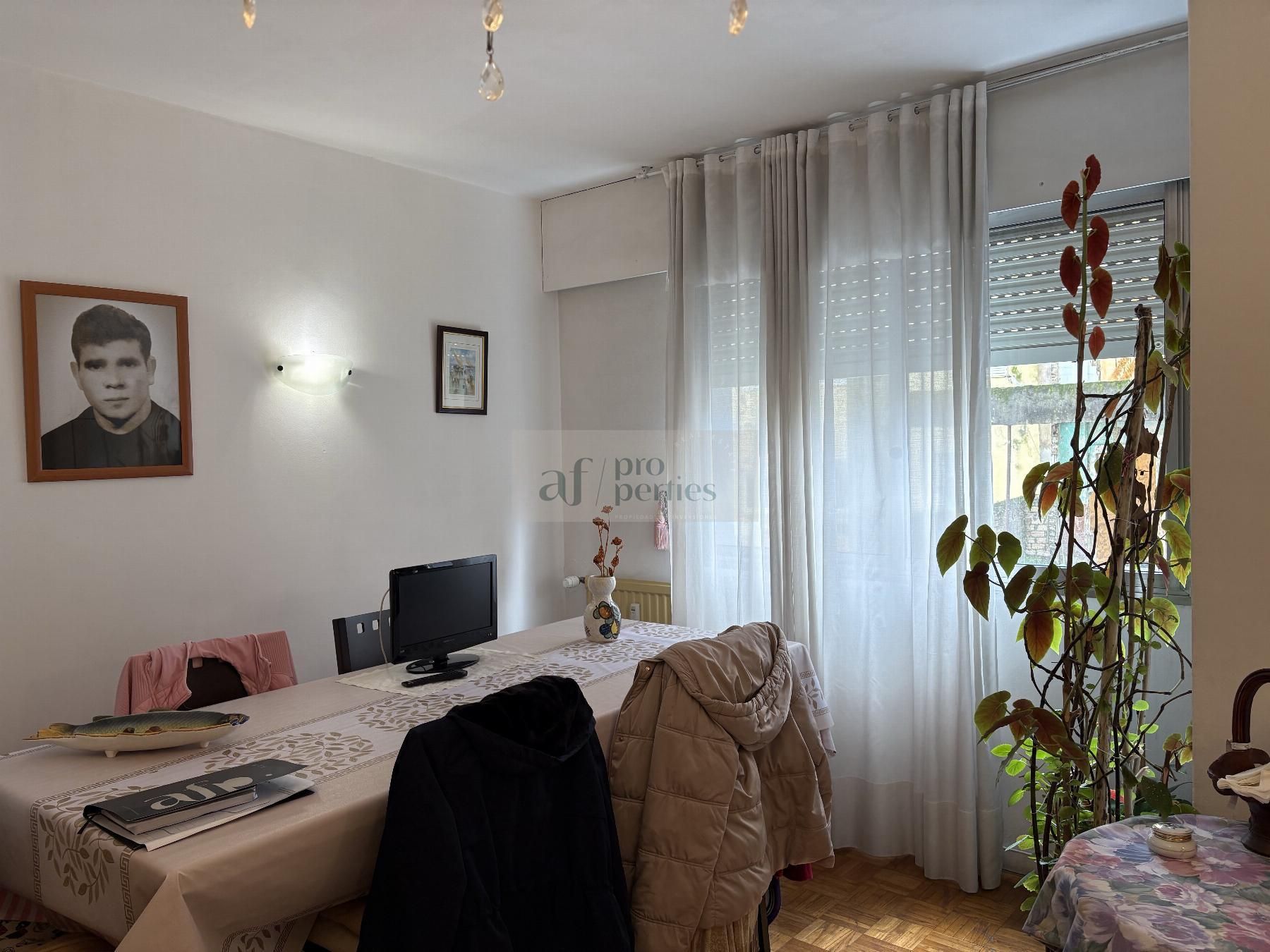 Dormitori de Apartament en venda en Vigo  amb Calefacció i Parquet