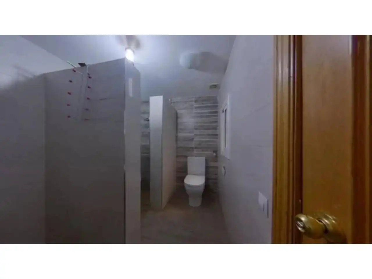 Bathroom of Duplexes for sale in Santa Coloma de Gramenet