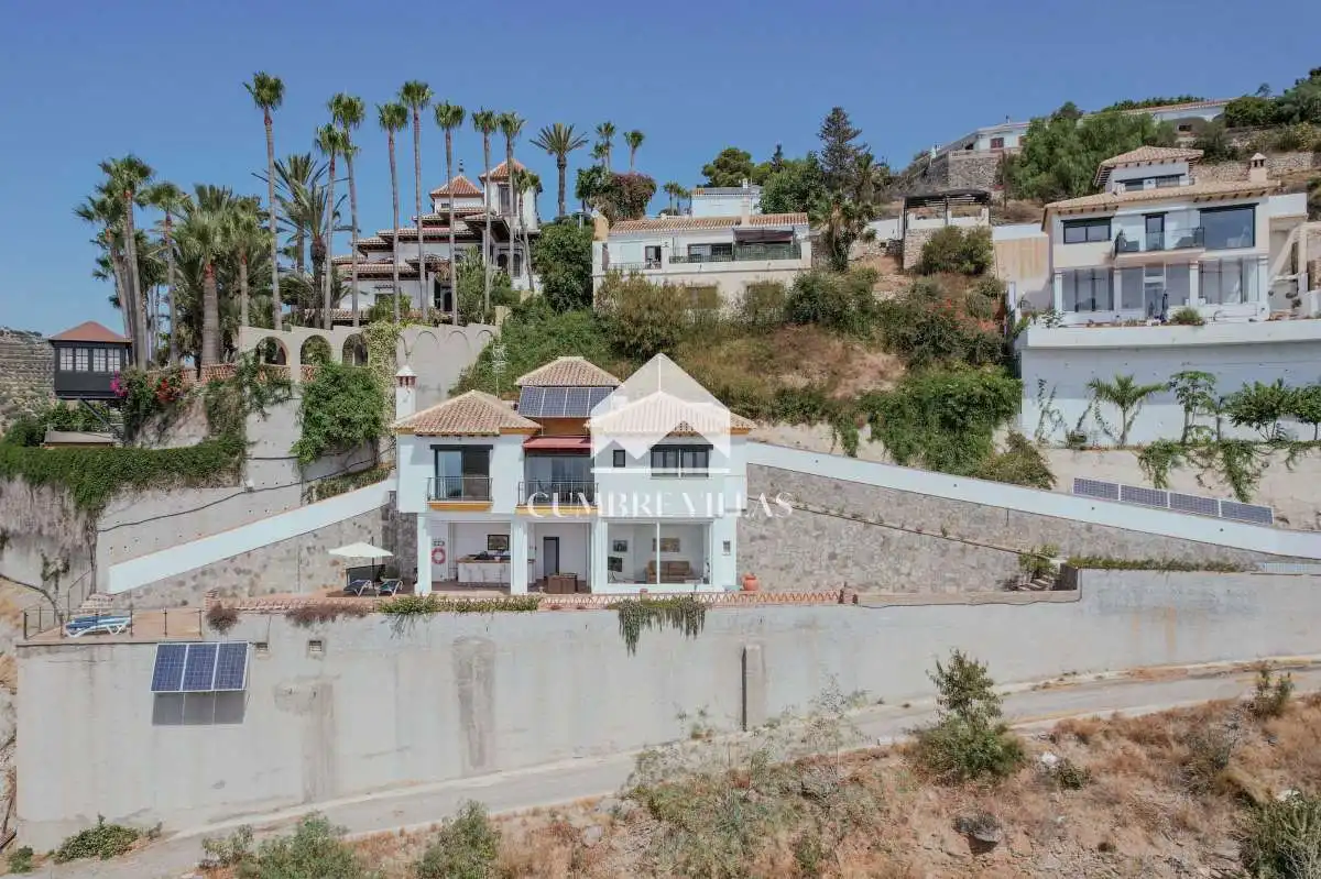 Vista exterior de Casa o chalet en venta en Almuñécar con Terraza, Amueblado y Internet