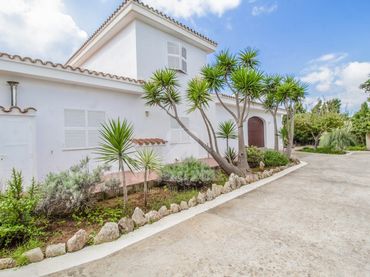 Casa rústica amb jardí en venda a Alaior poble