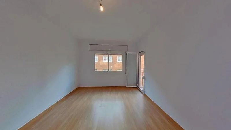 Habitación de Piso en venta en Cornellà de Llobregat con Parquet y Balcón