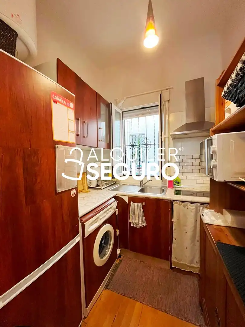 Cocina de Estudio de alquiler en Madrid con Aire acondicionado, Calefacción y Amueblado