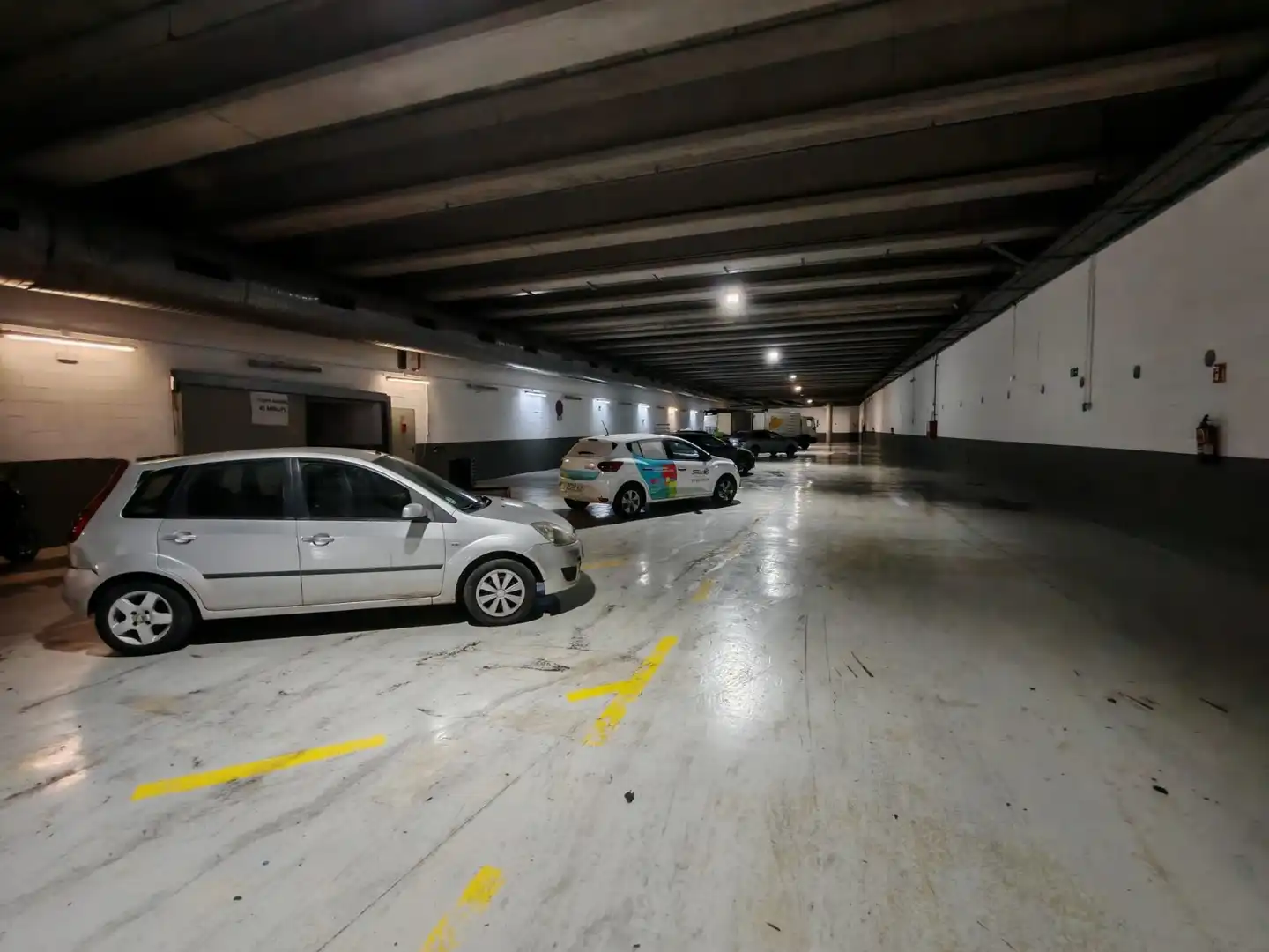 Parking de Local en traspaso en Sabadell con Aire acondicionado, Calefacción y Amueblado