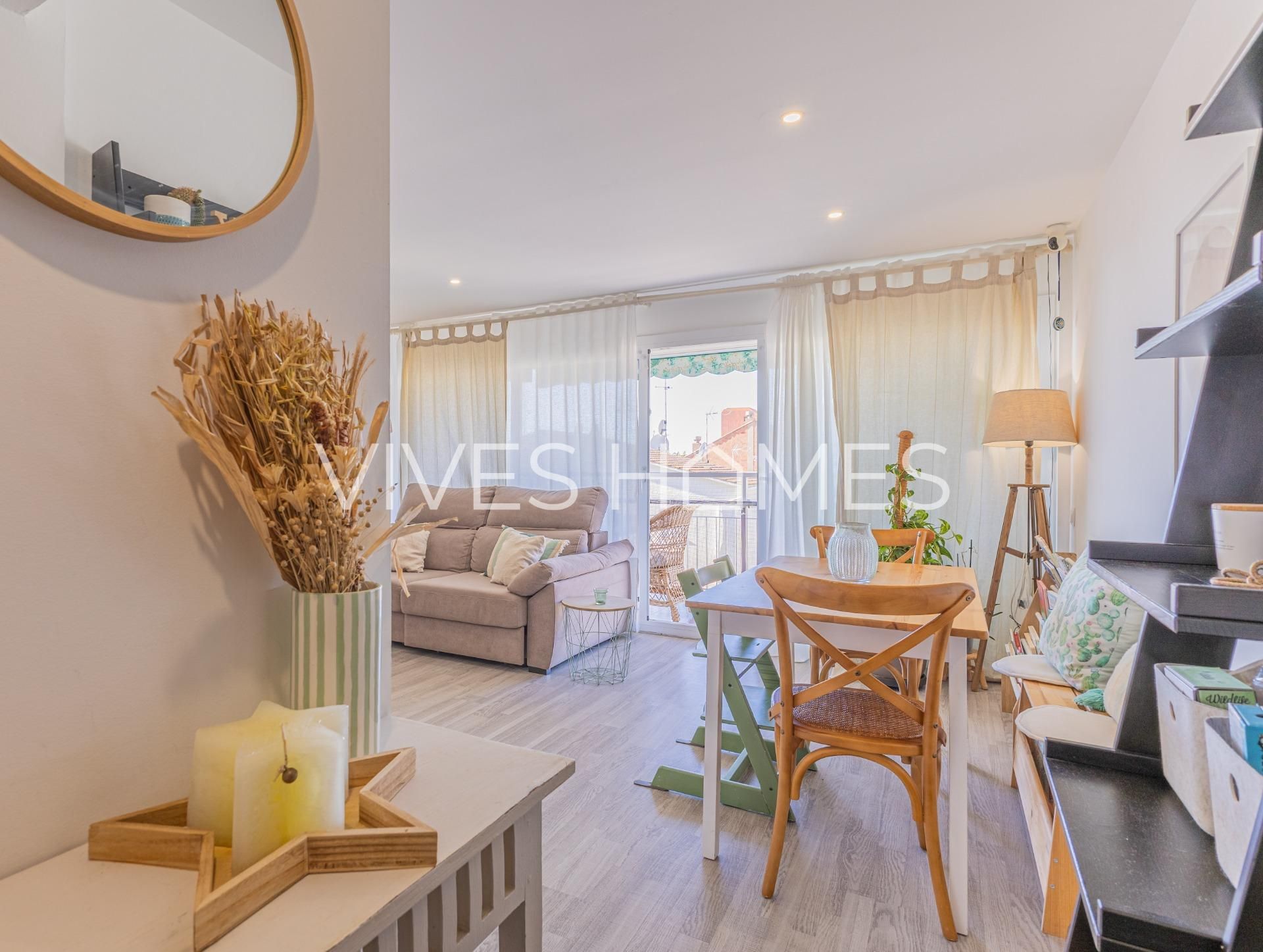 Living room of Flat for sale in Sant Andreu de Llavaneres  with Air Conditioner, Terrace and Balcony