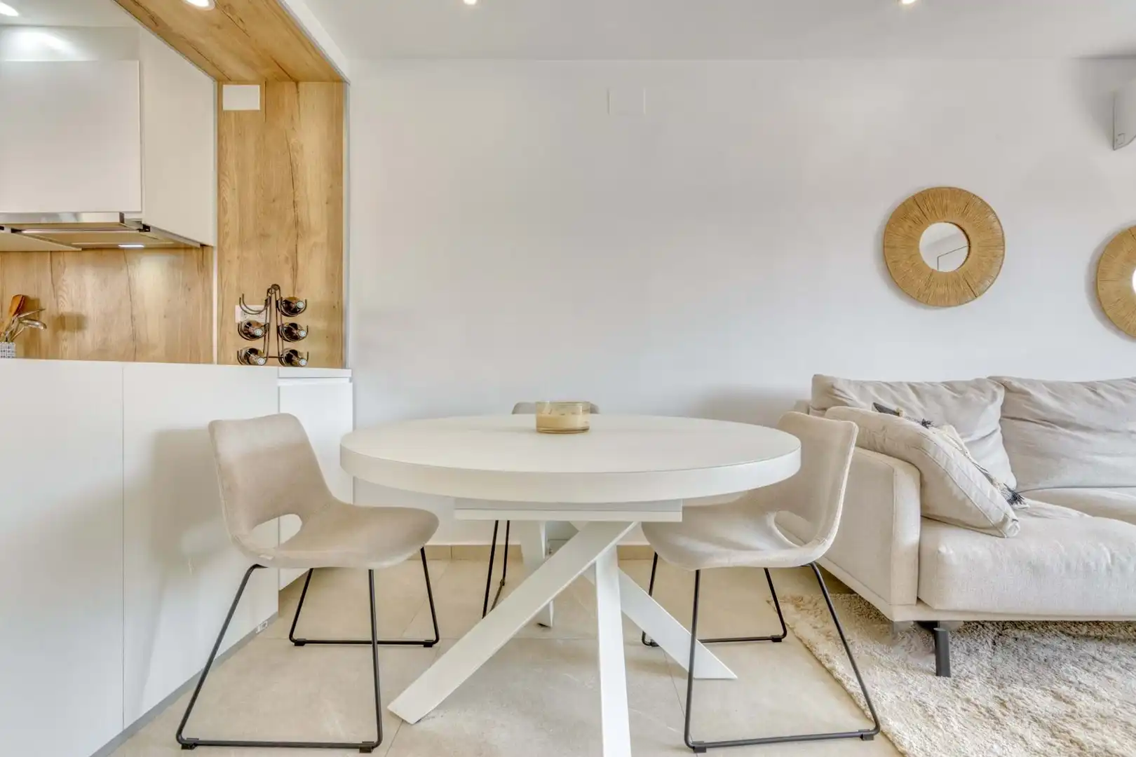 Esszimmer von Einfamilien-Reihenhaus zum Verkauf in Empuriabrava mit Klimaanlage, Heizung und Terrasse