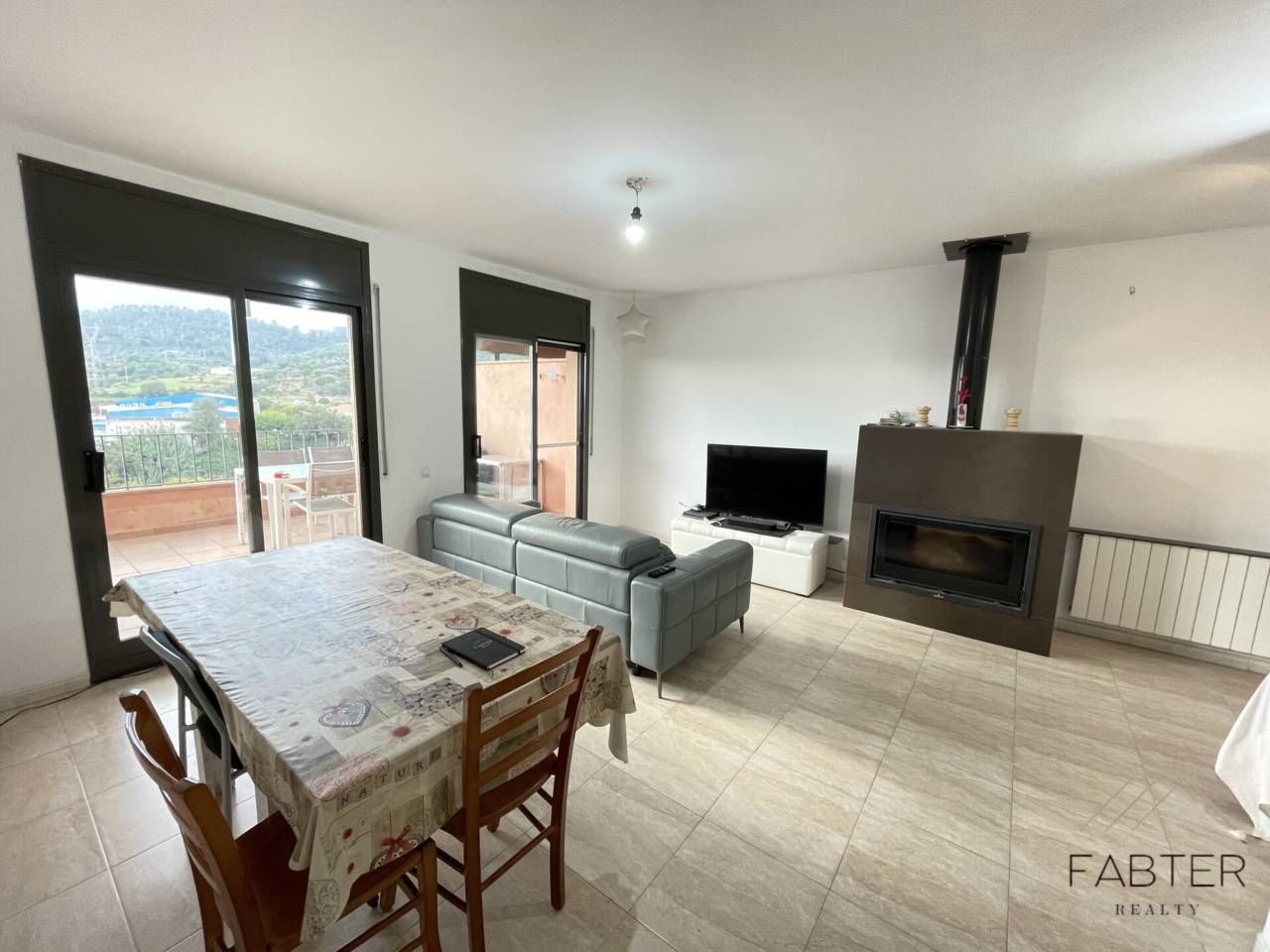 Sala d'estar de Casa adosada en venda en Caldes de Montbui amb Aire condicionat, Calefacció i Jardí privat