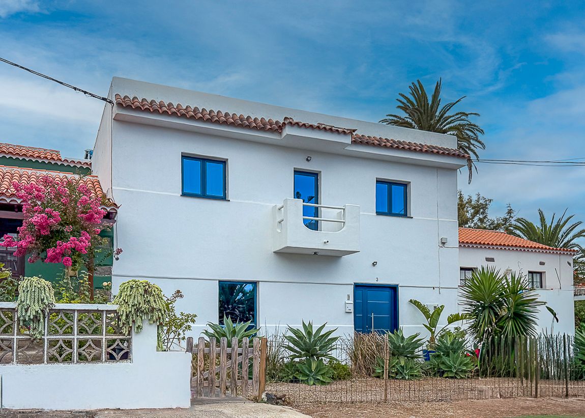 Exterior view of House or chalet for sale in El Sauzal  with Private garden, Terrace and Furnished