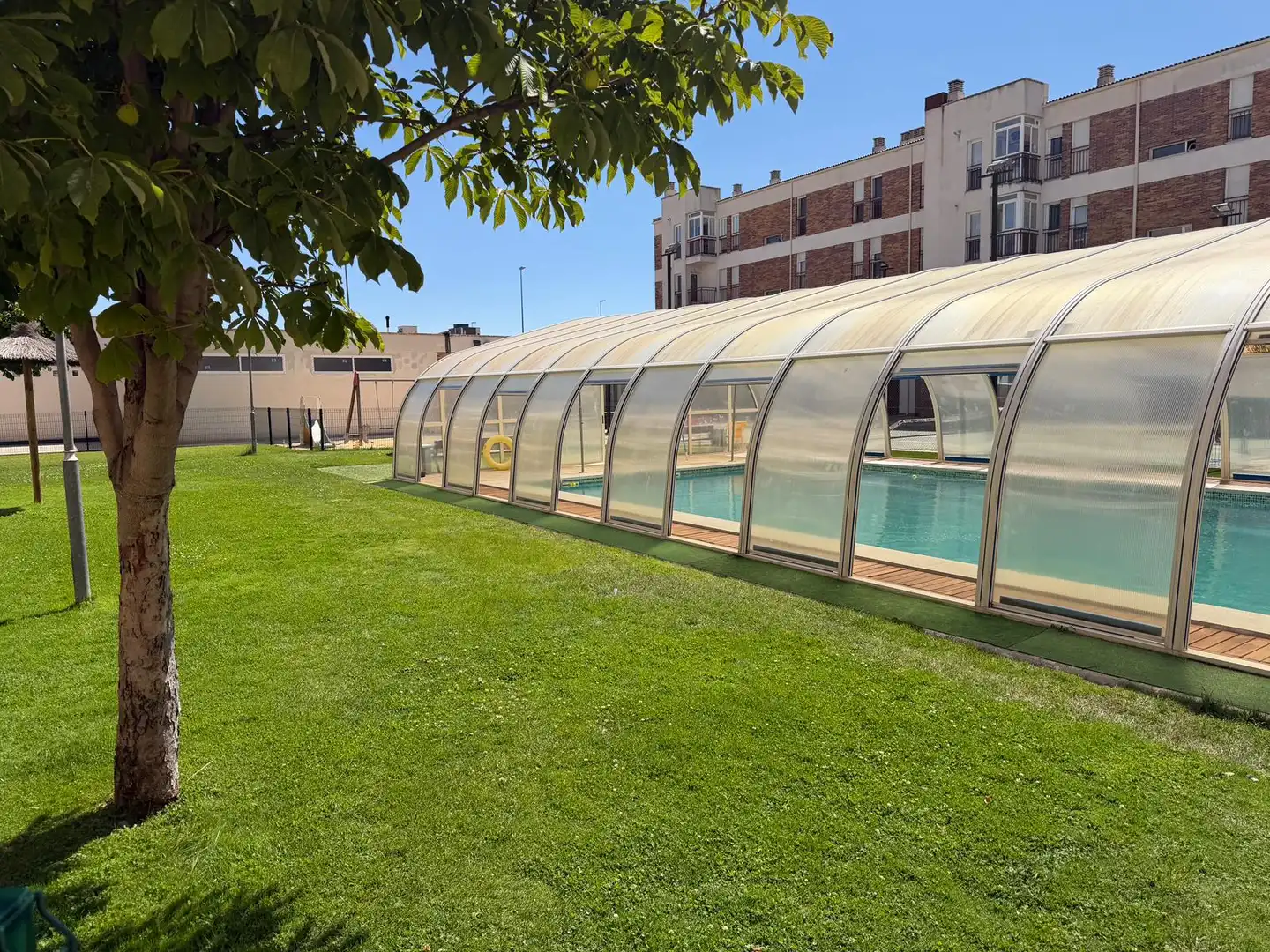 Piscina de Piso en venta en Ávila con Calefacción, Terraza y Trastero