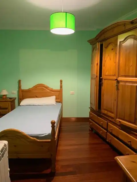 Dormitori de Pis de lloguer en Narón amb Calefacció, Parquet i Terrassa