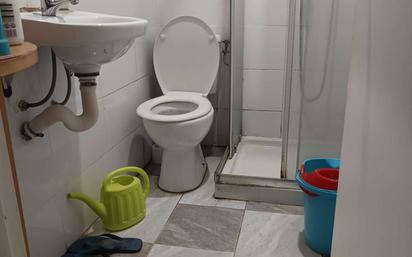 Bathroom of Flat to share in L'Hospitalet de Llobregat  with Air Conditioner and Terrace