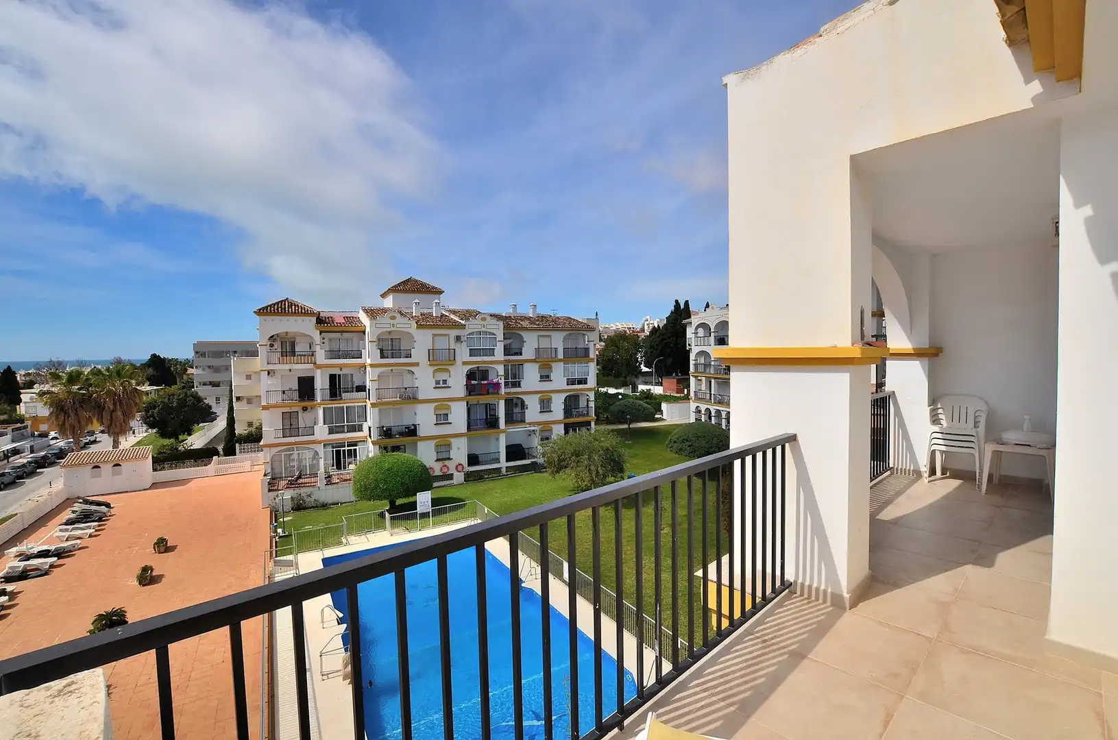 Vista exterior de Ático en venta en Torremolinos con Terraza, Amueblado y Horno
