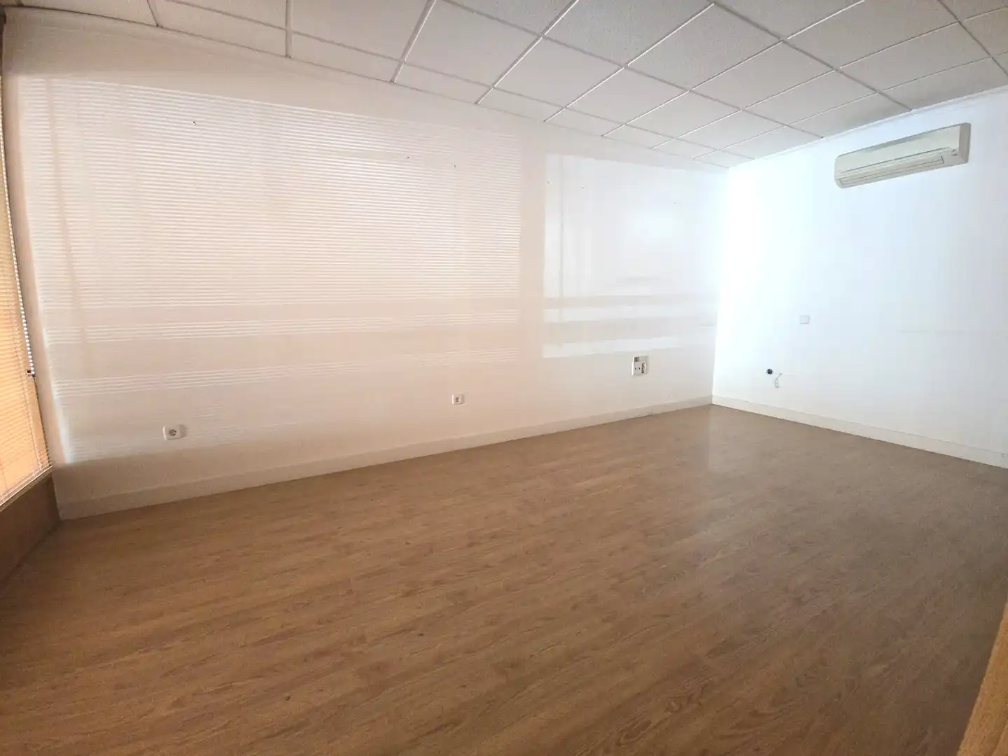 Local en venta en Marbella con Aire acondicionado, Parquet y Alarma