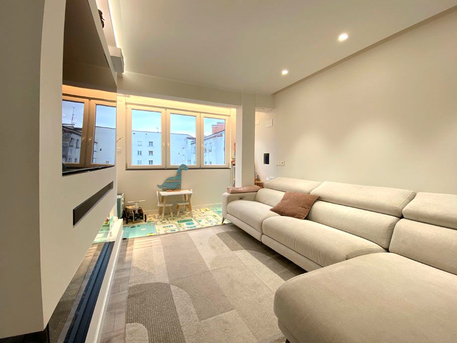 Sala de estar de Piso en venta en Vitoria - Gasteiz con Calefacción y Trastero