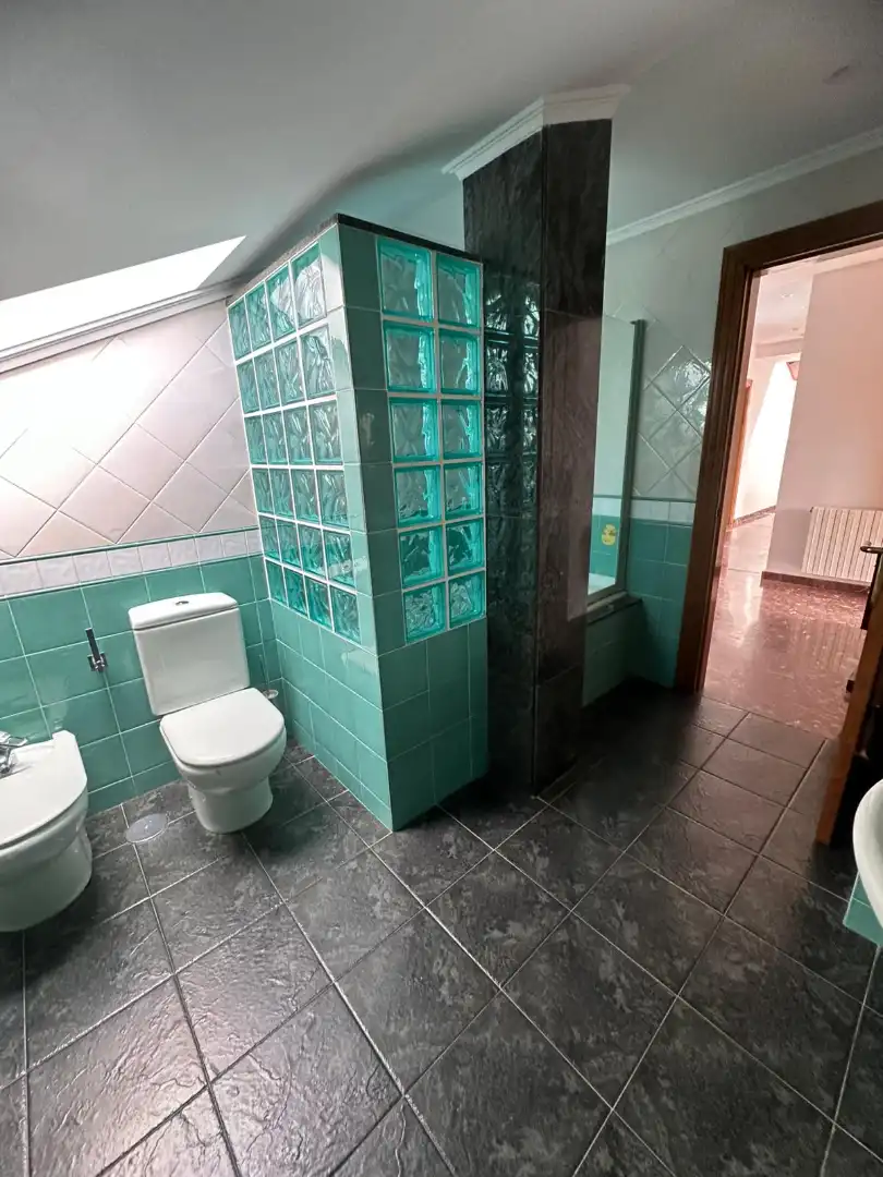 Baño de Casa o chalet en venta en Llanera con Calefacción, Jardín privado y Terraza