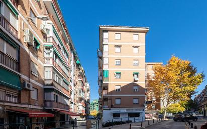 Vista exterior de Pis en venda en  Granada Capital amb Balcó