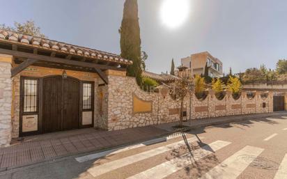 Vista exterior de Casa o xalet en venda en La Zubia amb Aire condicionat