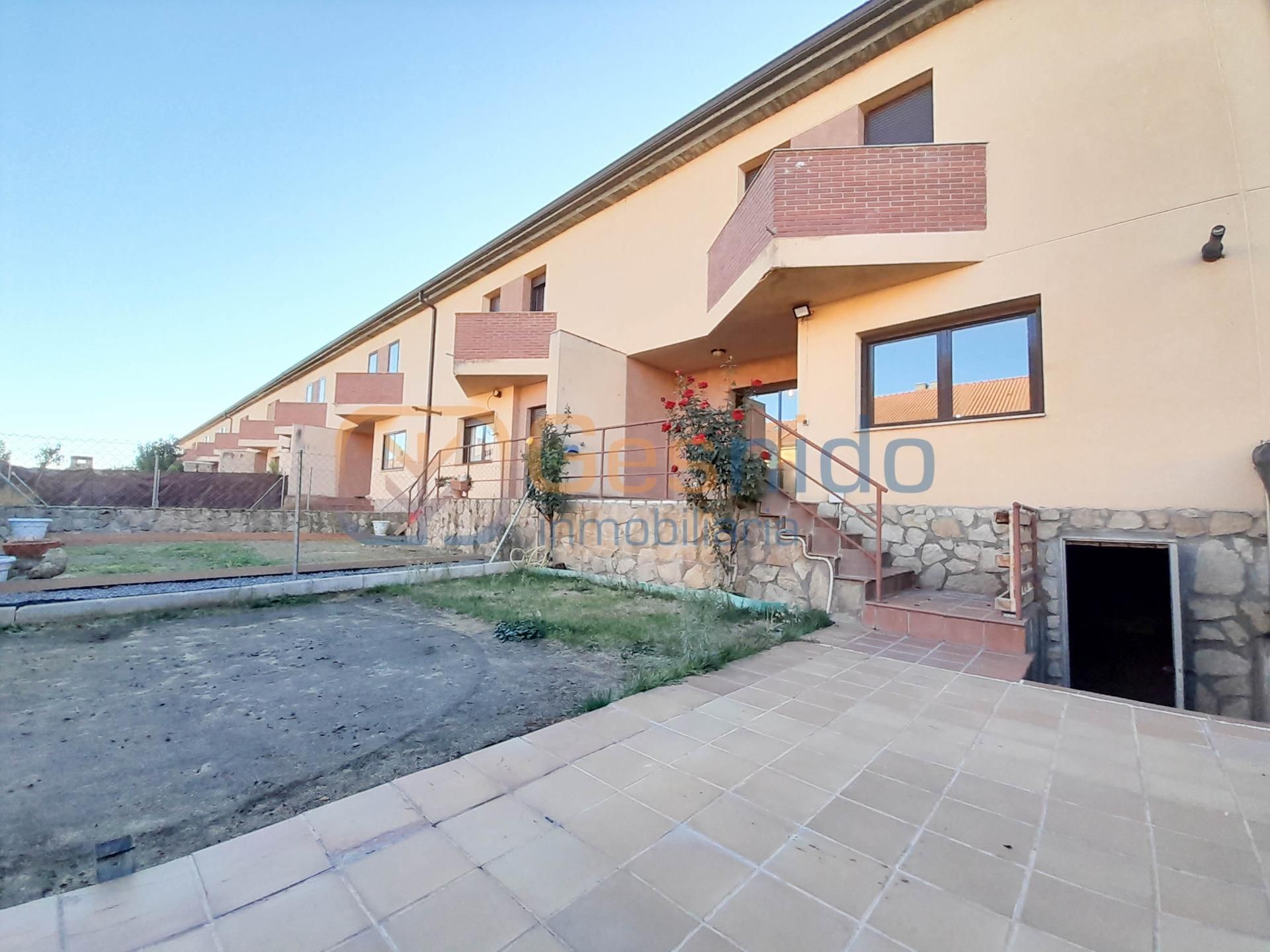 Exterior view of House or chalet for sale in Roda de Eresma  with Heating, Private garden and Storage room