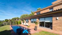 Vista exterior de Casa o xalet en venda en L'Ametlla del Vallès amb Aire condicionat, Calefacció i Jardí privat