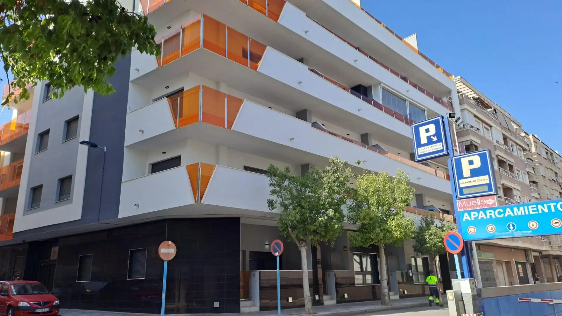Individual en venta en Calle RAMON GALLUD