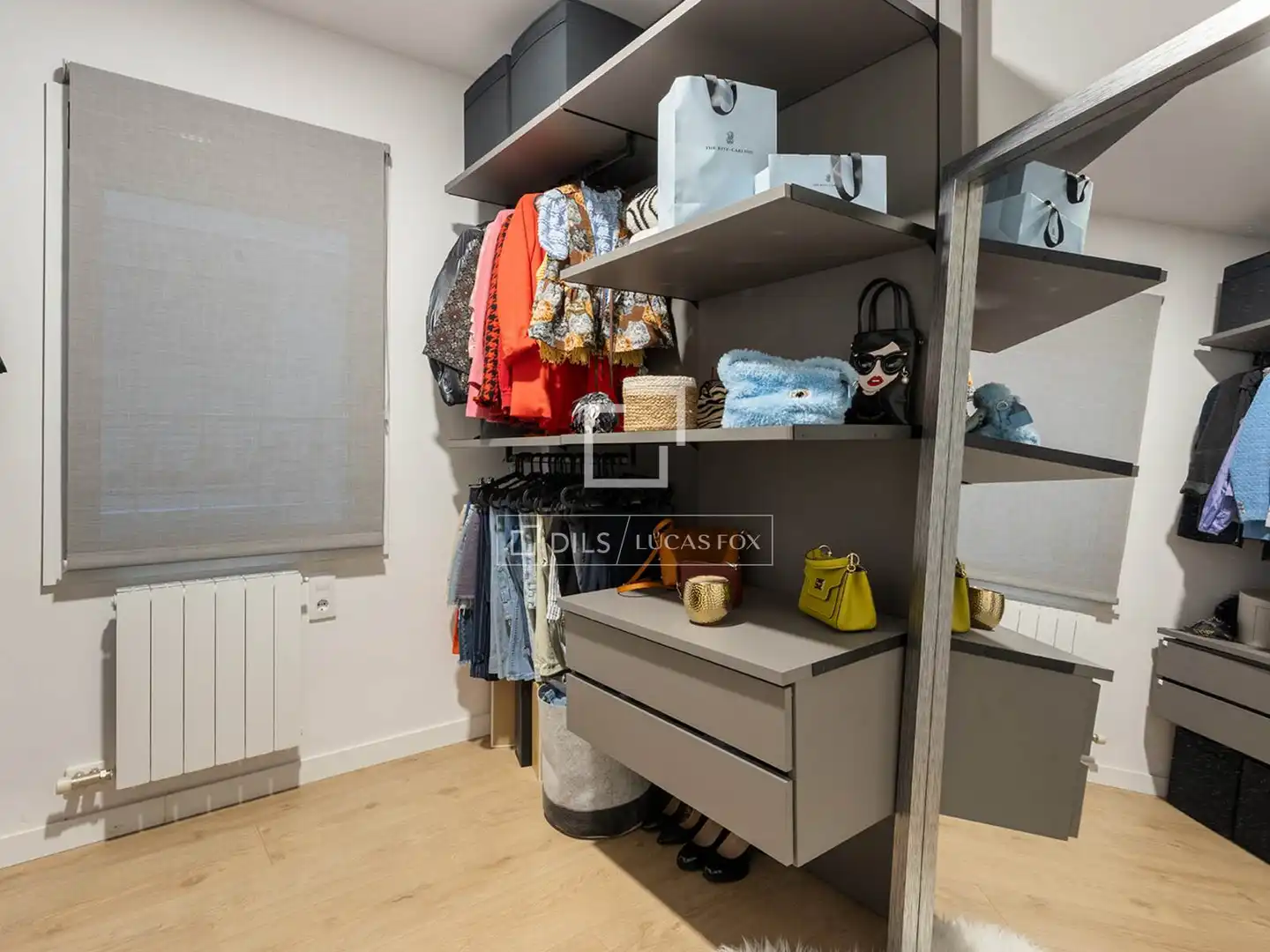 Wohnung zum Verkauf in Barcelona mit Klimaanlage, Möbliert und Balkon