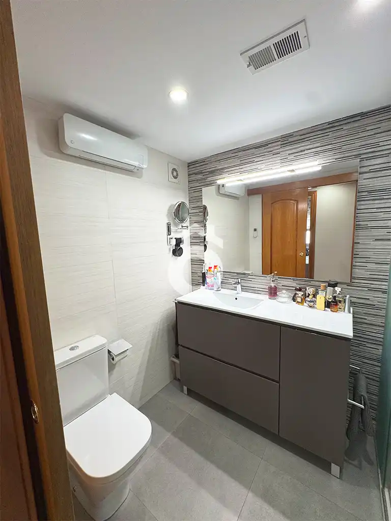 Bathroom of Flat for sale in Martorell  with Air Conditioner, Heating and Parquet flooring