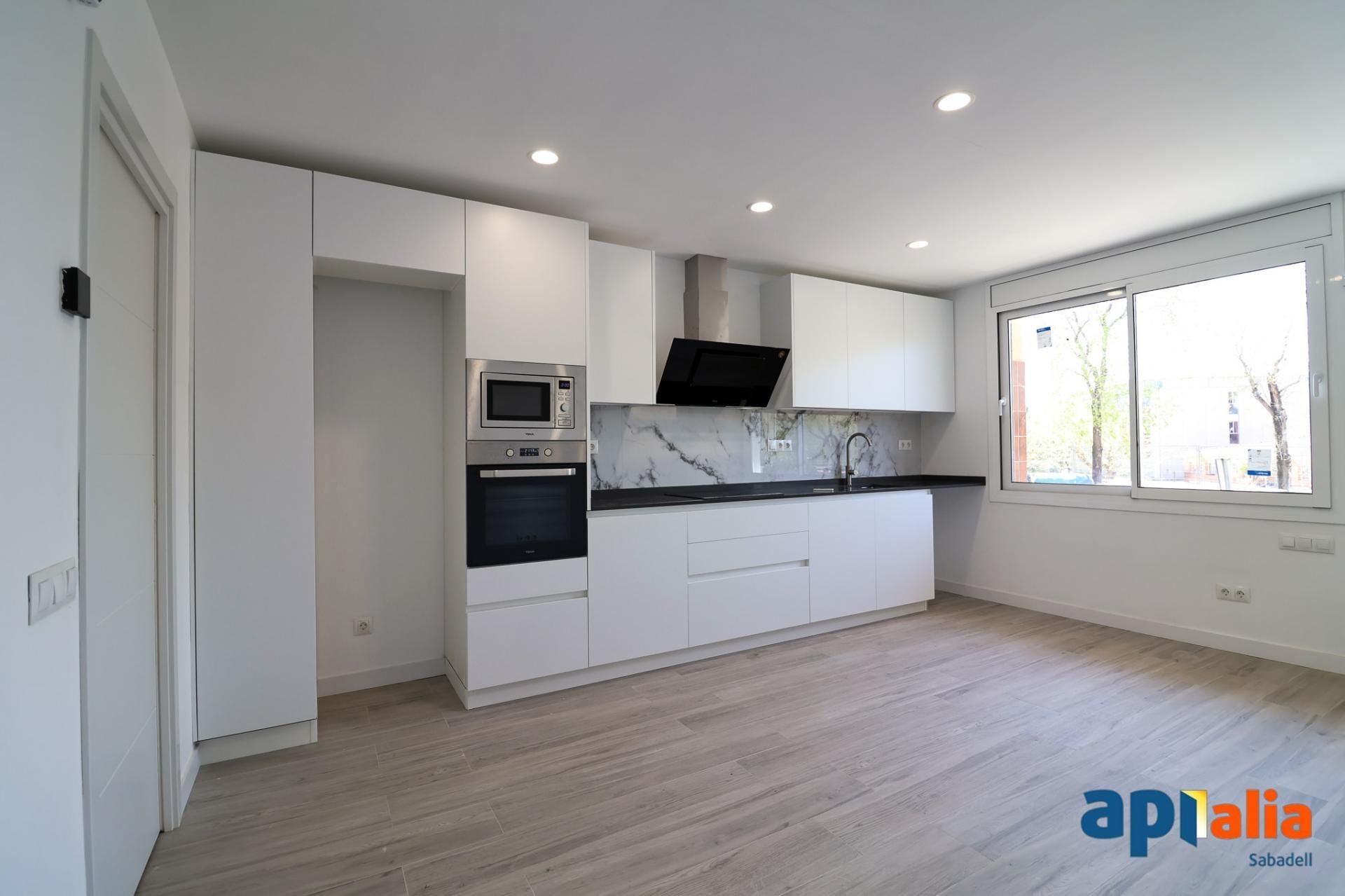 Kitchen of Study for sale in Sabadell  with Heating, Parquet flooring and Balcony