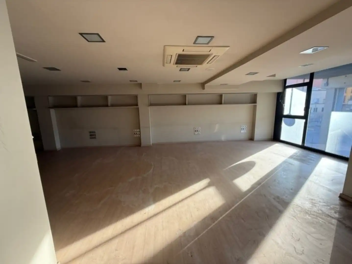 Local comercial en venta en Carrer de Joan Reglà 9, imagen 3